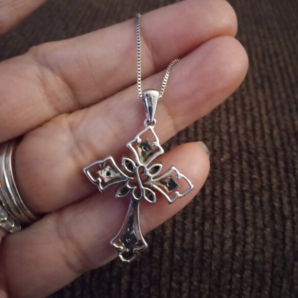 Kay Jewelry cross necklace - Picture 7 of 8